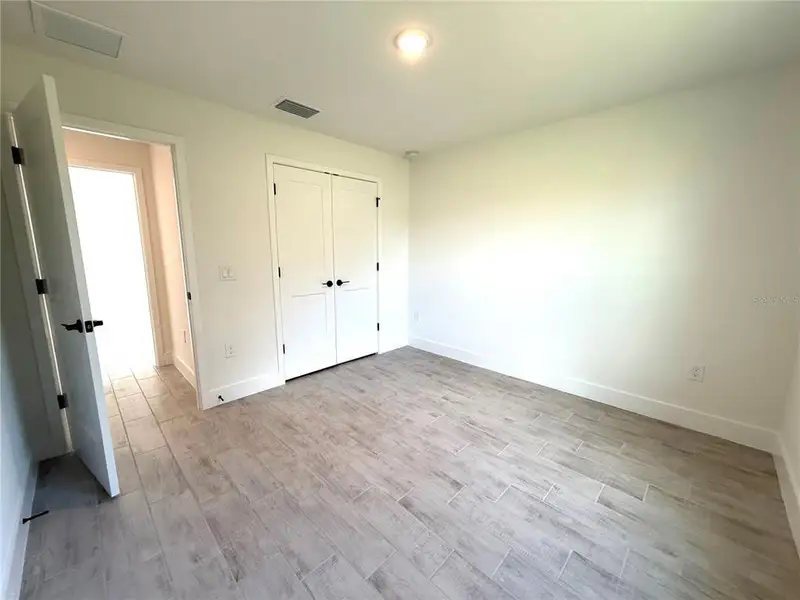 Spacious, unfurnished interior of a new home in Deep Creek, Punta Gorda (Image 11).