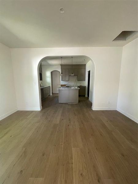 Spacious, unfurnished interior of a new home in , Gainesville (Image 4).