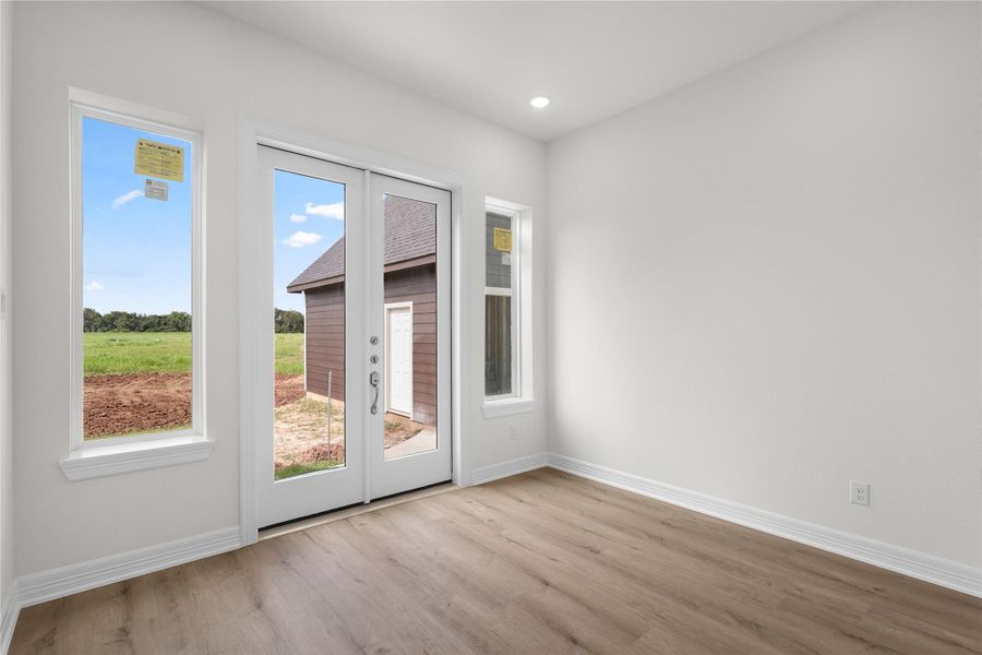 Spacious, unfurnished interior of a new home in , Angleton (Image 12).