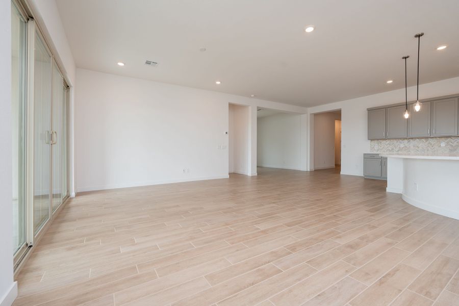Spacious, unfurnished interior of a new home in Abel Ranch, Goodyear (Image 10).