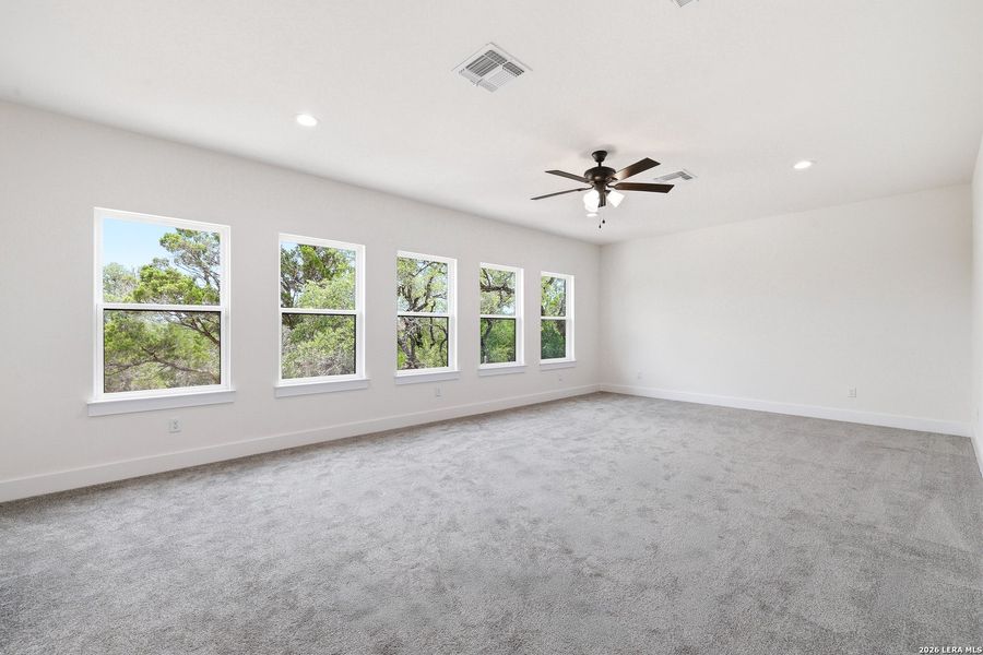 Spacious, unfurnished interior of a new home in , New Braunfels (Image 26).