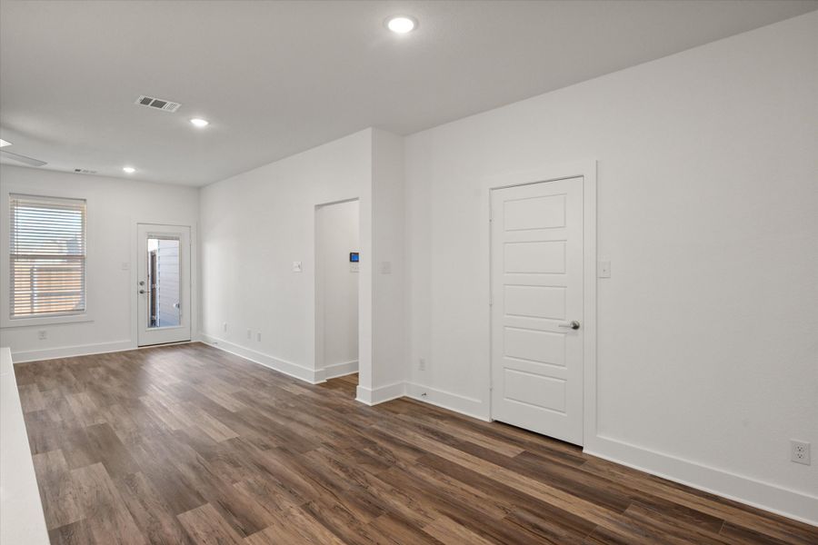 Spacious, unfurnished interior of a new home in Heritage Towne, Midlothian (Image 39).