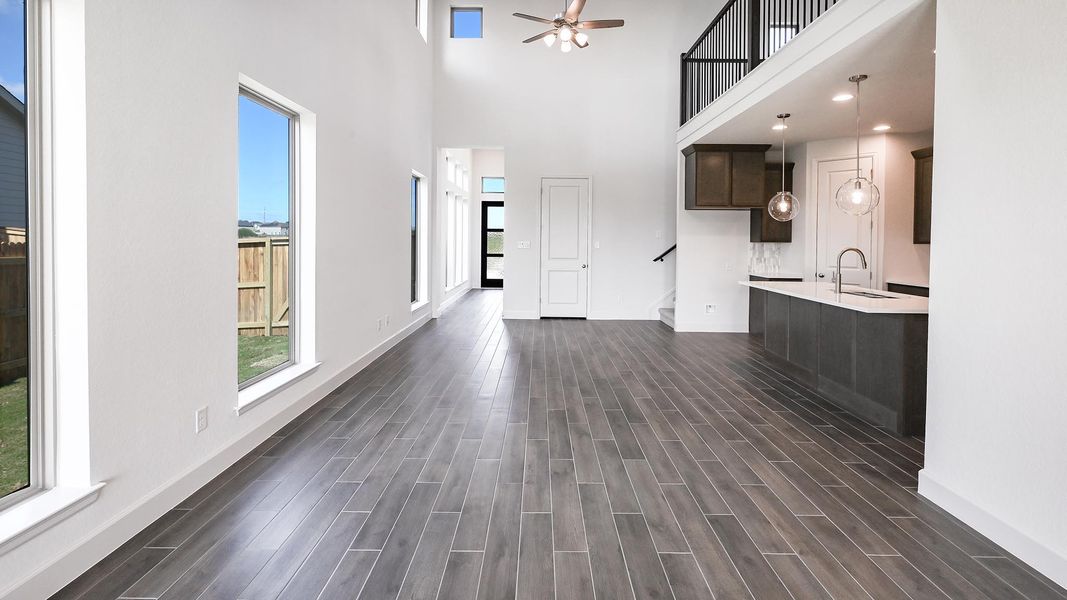 Spacious, unfurnished interior of a new home in The Parklands, Schertz (Image 15).