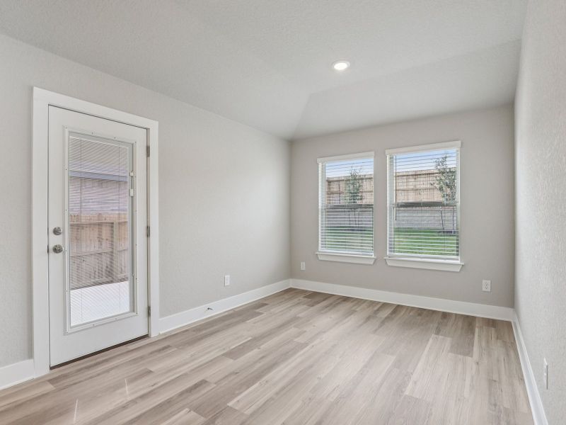Spacious, unfurnished interior of a new home in Remington Ranch, San Antonio (Image 13).