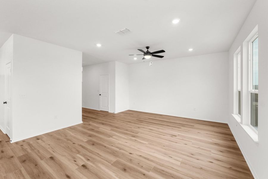 Spacious, unfurnished interior of a new home in Creekside at Estancia, Austin (Image 23).