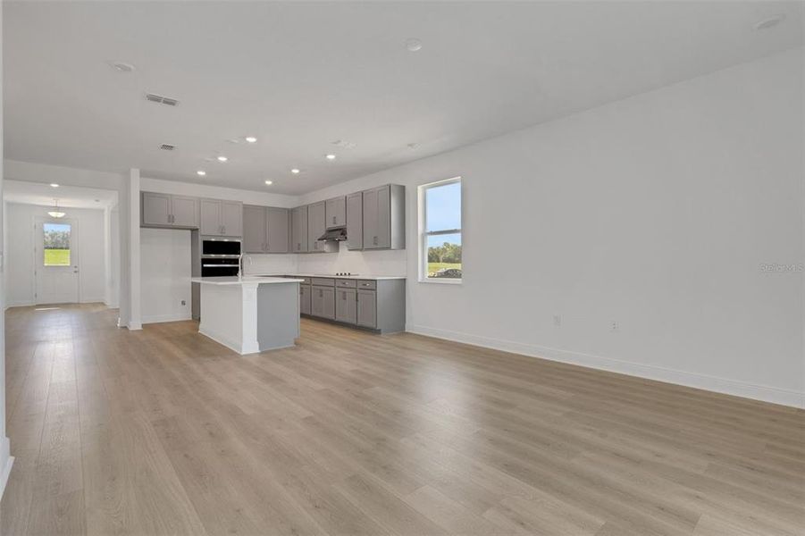 Spacious, unfurnished interior of a new home in Reserve at Hammock Oaks, Lady Lake (Image 38).