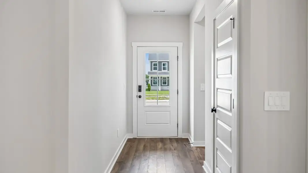 Spacious, unfurnished interior of a new home in Reserve at Hickory Ridge, Columbia (Image 32).