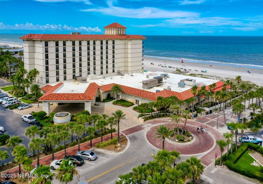 Condo located in Neptune Beach, FL showcasing its design and architecture (Image 3).