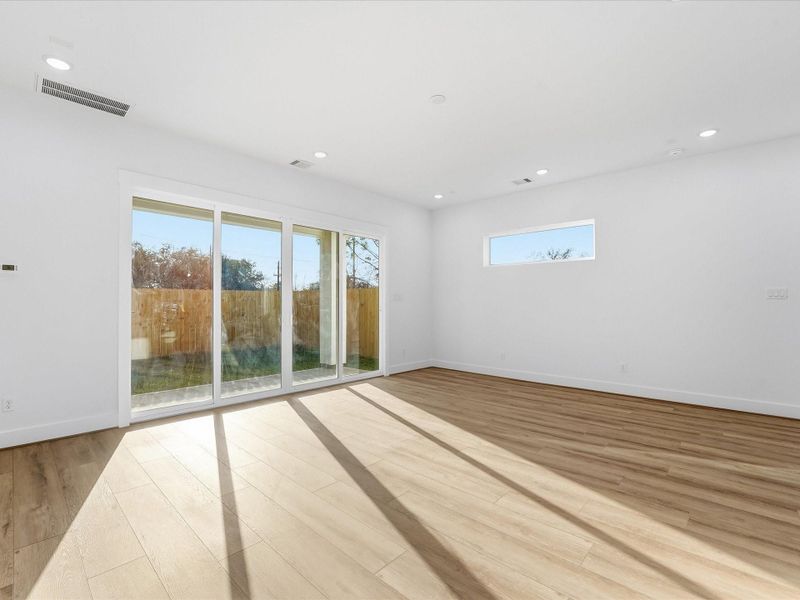 Spacious, unfurnished interior of a new home in , Houston (Image 17).