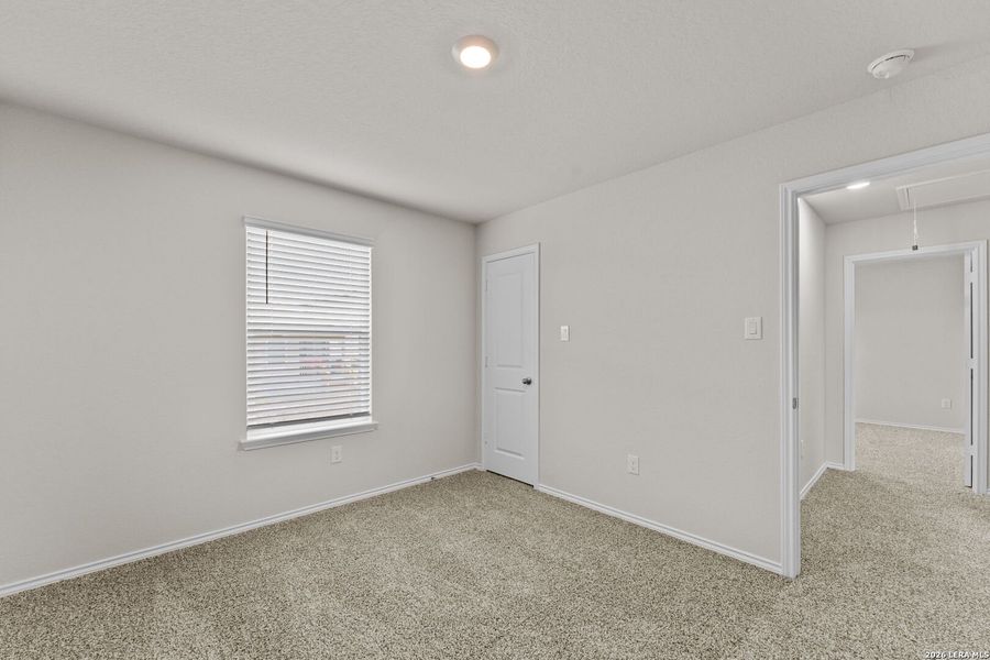 Spacious, unfurnished interior of a new home in Laurel Vistas, San Antonio (Image 33).