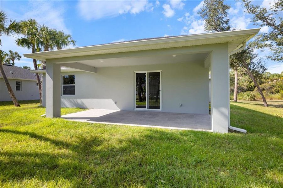 Exterior details and patio area of a home in , North Port (Image 3).