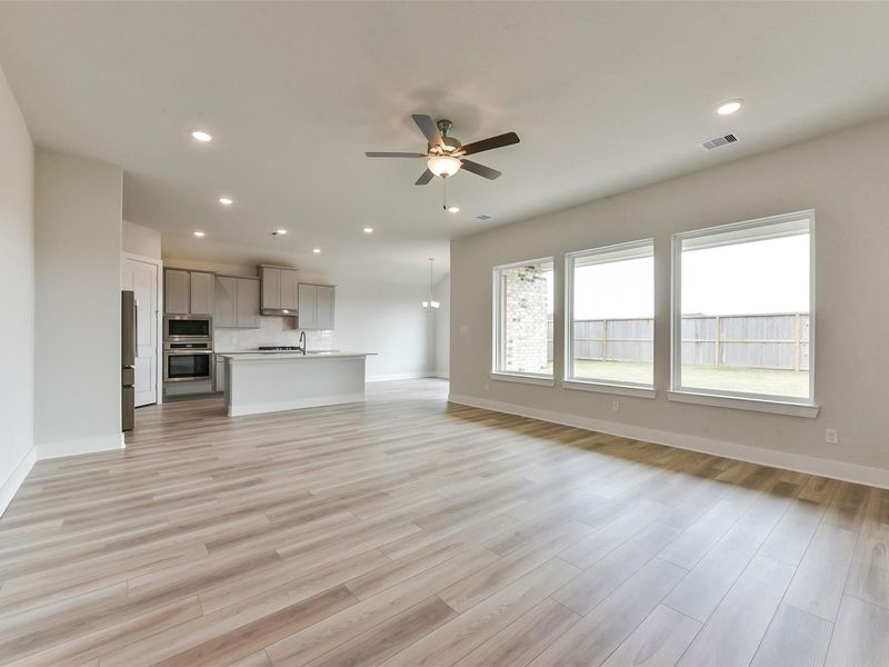 Spacious, unfurnished interior of a new home in Lago Mar, Texas City (Image 23).