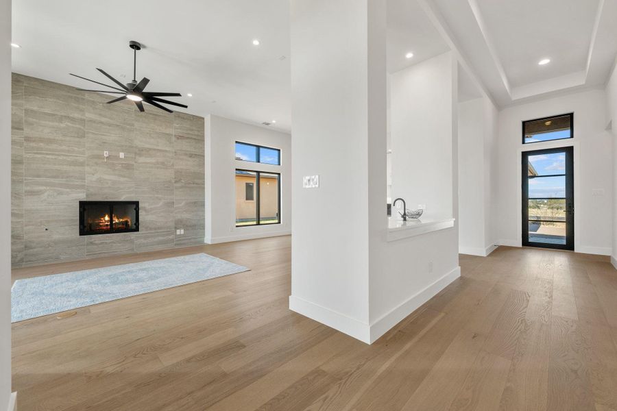 Spacious, unfurnished interior of a new home in Lakecliff on Lake Travis, Spicewood (Image 16).