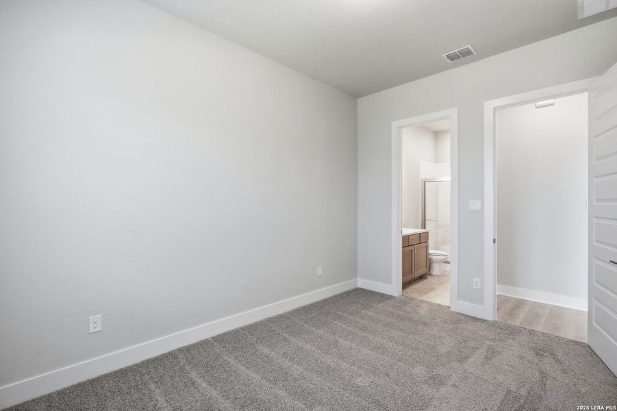 Spacious, unfurnished interior of a new home in Potranco Oaks, Castroville (Image 30).