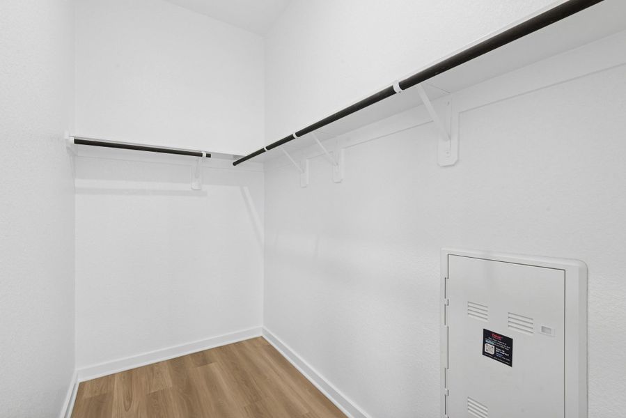 Spacious, unfurnished interior of a new home in Miller's Pond, Rosenberg (Image 13).