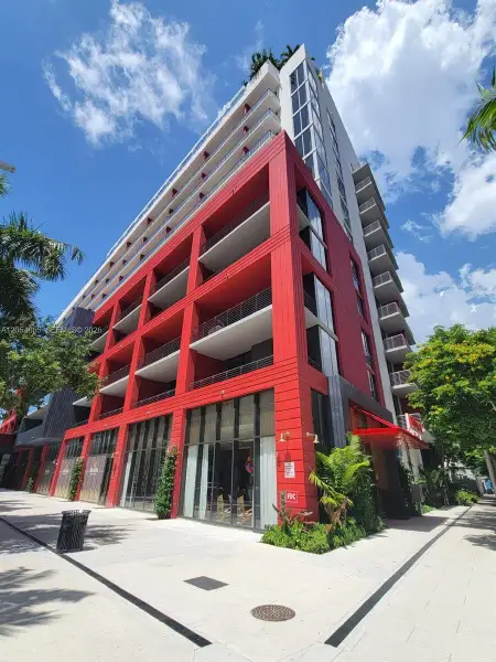 Condo located in Miami, FL showcasing its design and architecture (Image 2). Condo located in Miami, FL showcasing its design and architecture (Image 2).