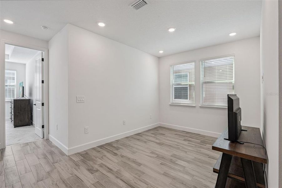 Spacious, unfurnished interior of a new home in , Winter Garden (Image 27).