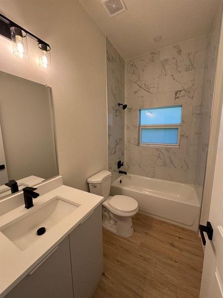 Spacious, unfurnished interior of a new home in , Port Charlotte (Image 11).