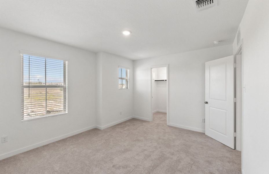 Spacious, unfurnished interior of a new home in Sonterra, Jarrell (Image 13).