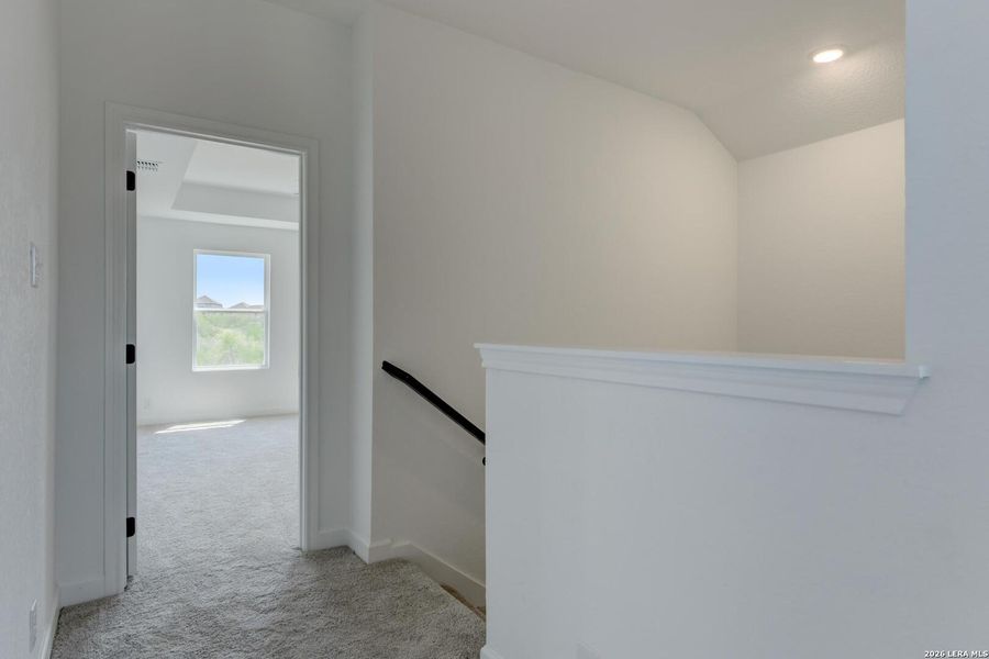 Spacious, unfurnished interior of a new home in Arcadia Ridge, San Antonio (Image 13).