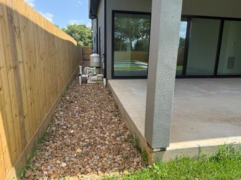 Low maintenance side yard