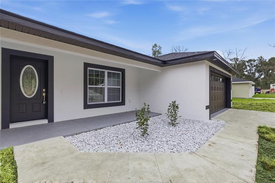 Exterior details and patio area of a home in , Belleview (Image 19).