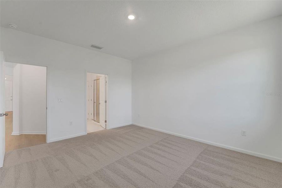 Spacious, unfurnished interior of a new home in Willowbrook North, Winter Haven (Image 19).