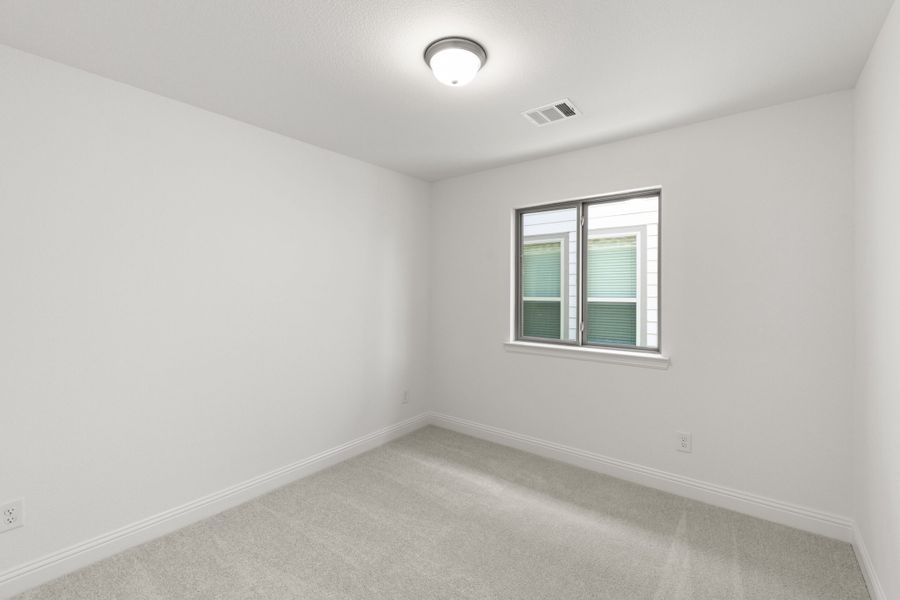 Spacious, unfurnished interior of a new home in Keeneland, Aubrey (Image 37).