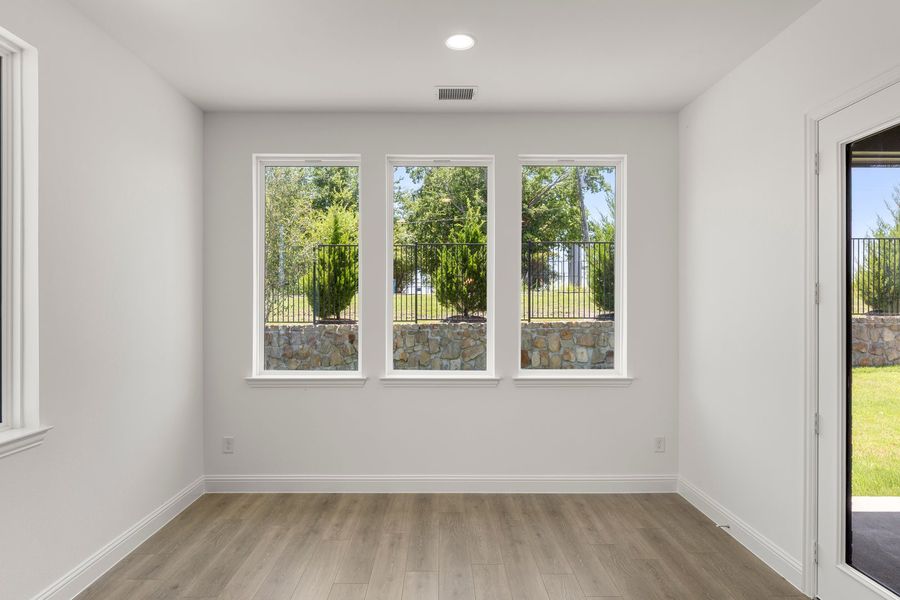 Spacious, unfurnished interior of a new home in Nelson Lake Estates, Rockwall (Image 16). Spacious, unfurnished interior of a new home in Nelson Lake Estates, Rockwall (Image 16).