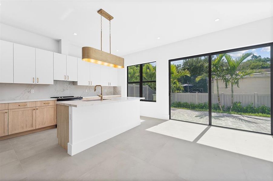 Furnished interior view inside a new home in , Fort Lauderdale (Image 7).