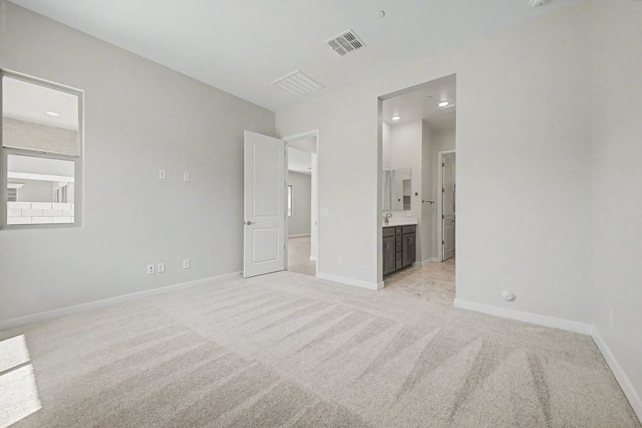 Spacious, unfurnished interior of a new home in Mira Vista at Victory, Buckeye (Image 10).
