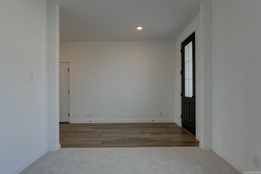 Spacious, unfurnished interior of a new home in Nopal Valley, San Antonio (Image 23).