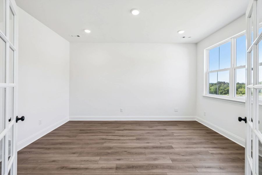 Spacious, unfurnished interior of a new home in Willow Landing, Mount Juliet (Image 17).