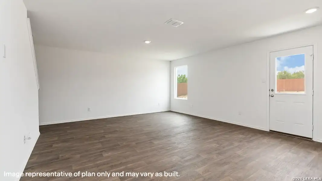 Spacious, unfurnished interior of a new home in Avenida, Converse (Image 23).