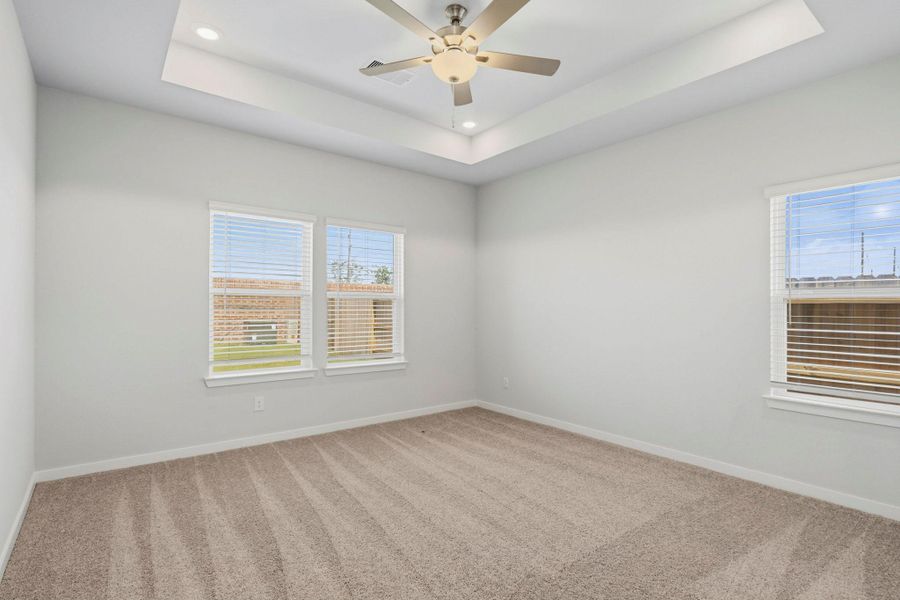 Spacious, unfurnished interior of a new home in Sunterra Lakes, Brookshire (Image 19).