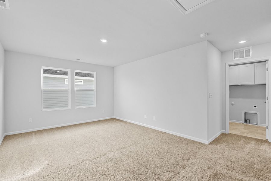 Spacious, unfurnished interior of a new home in Hanes Lake, Winston-Salem (Image 34).