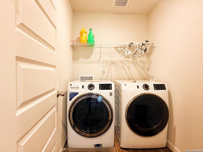 Close-up of interior finishes inside a home in Blue Ridge Ranch, San Antonio (Image 19).
