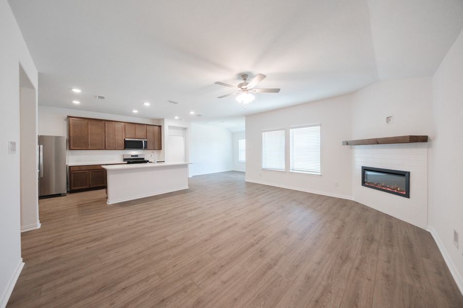 Spacious, unfurnished interior of a new home in Verandah, Royse City (Image 18).
