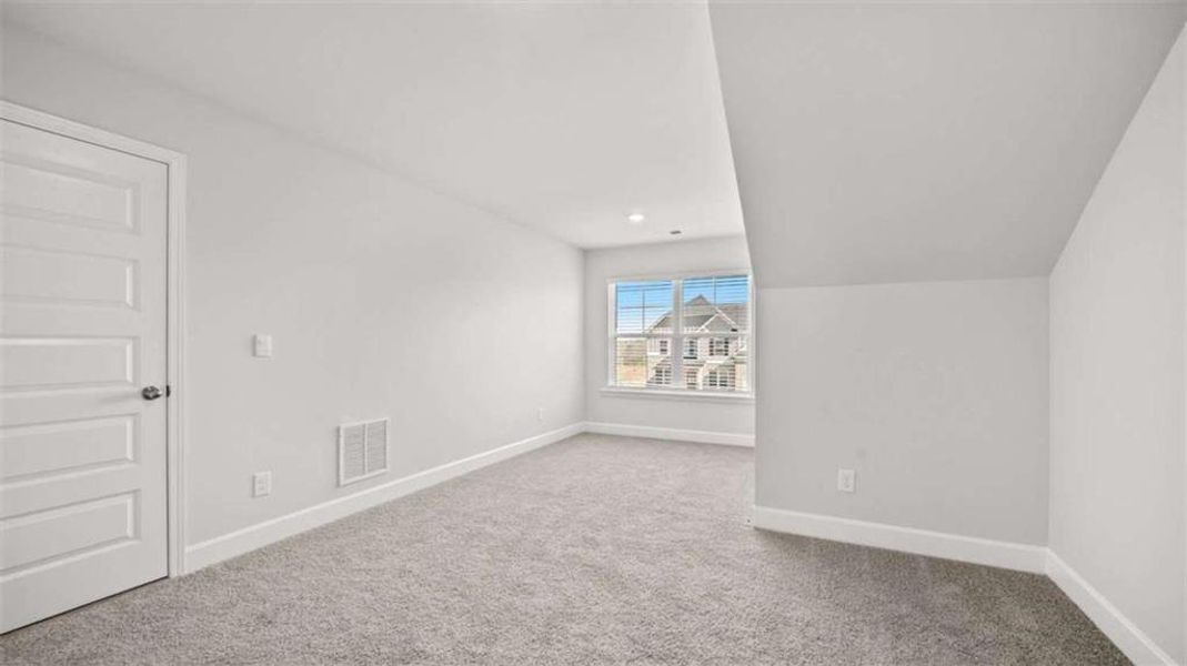 Spacious, unfurnished interior of a new home in Evergreen Crossing, Locust Grove (Image 32).