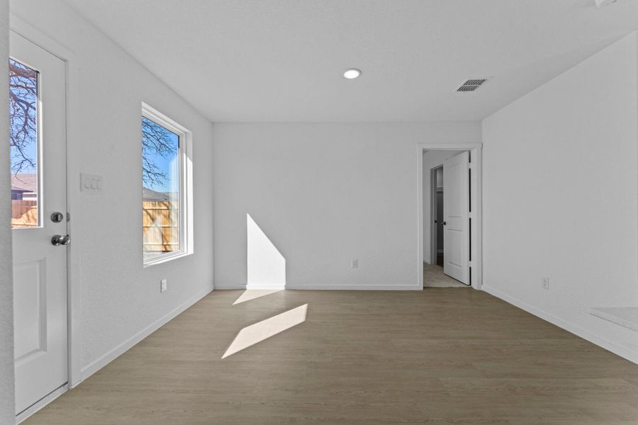 Spacious, unfurnished interior of a new home in Friendship Oaks, Fredericksburg (Image 17).