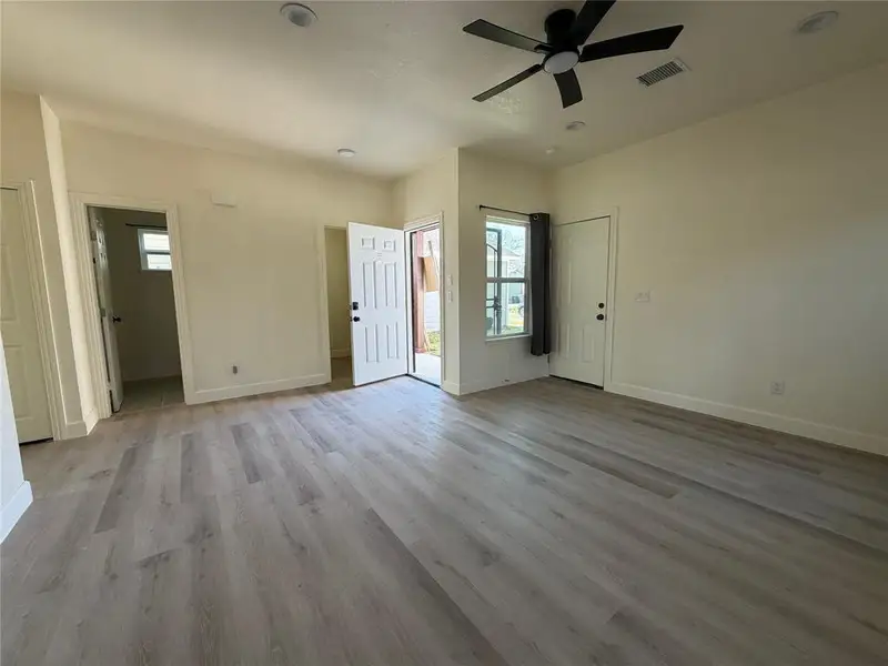 Spacious, unfurnished interior of a new home in , Dallas (Image 14).