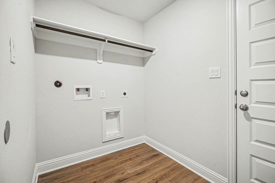 Spacious, unfurnished interior of a new home in Greystone, Angleton (Image 10).