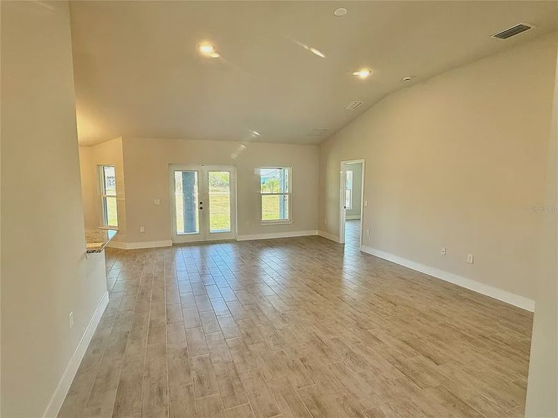 Spacious, unfurnished interior of a new home in South Gulf Cove, Port Charlotte (Image 19).