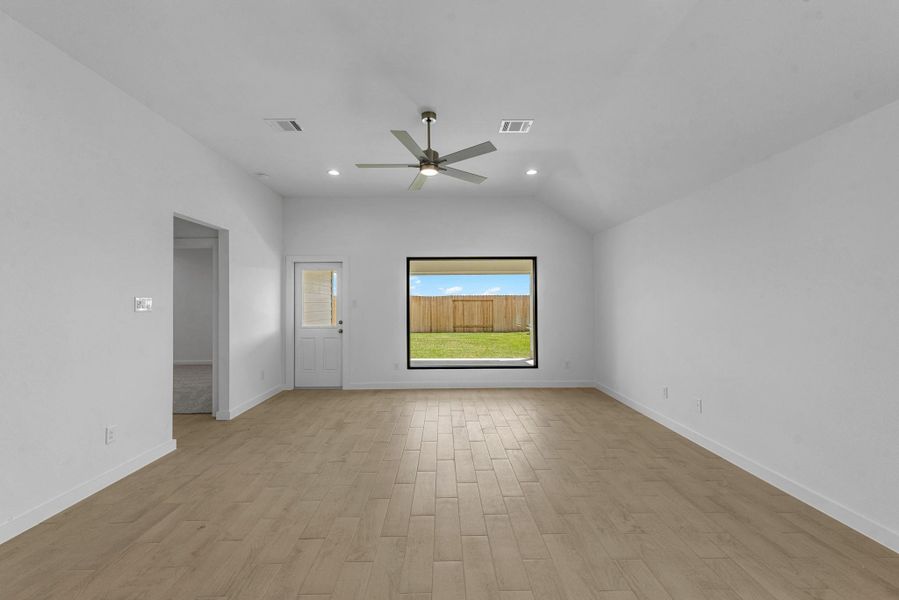 Spacious, unfurnished interior of a new home in Huntington Place, Rosharon (Image 17). Spacious, unfurnished interior of a new home in Huntington Place, Rosharon (Image 17).