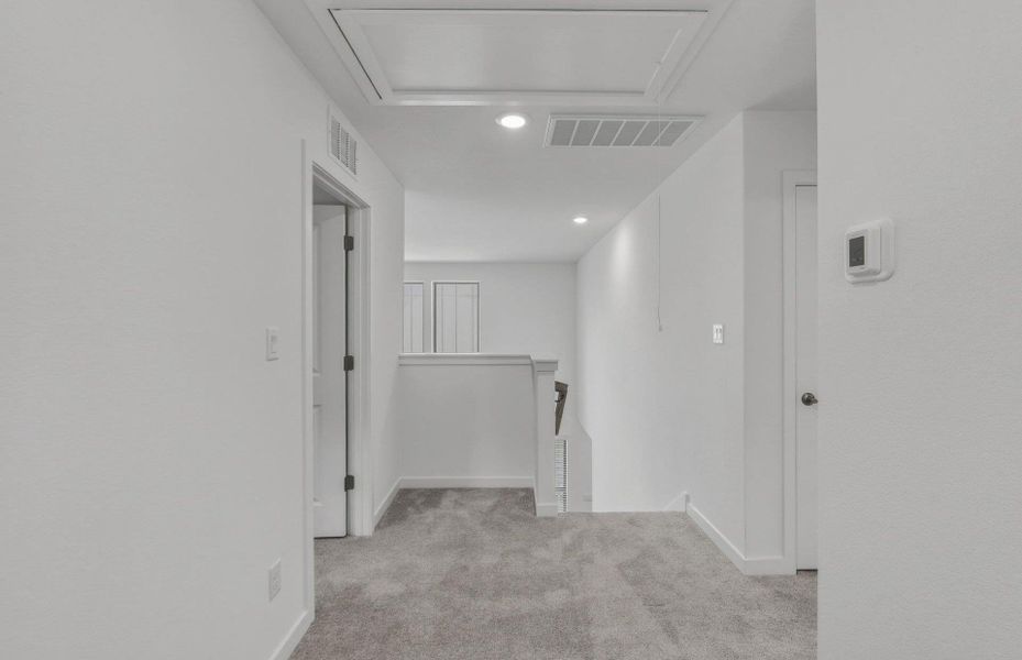 Spacious, unfurnished interior of a new home in Santa Rita Ranch, Liberty Hill (Image 20).