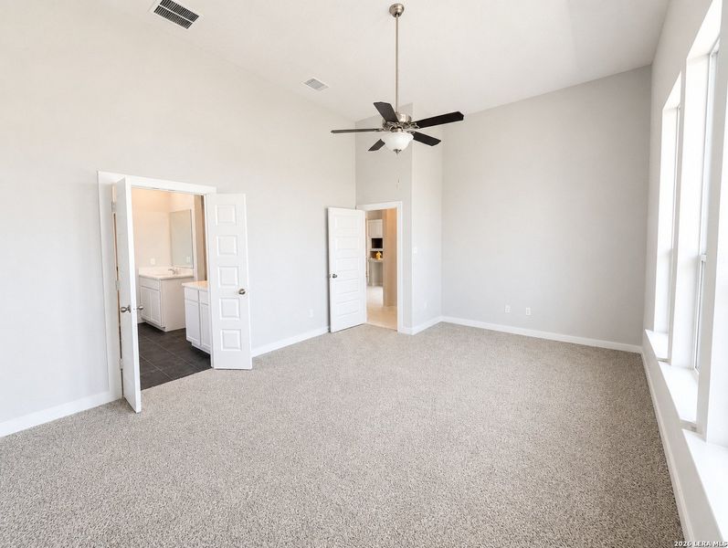 Spacious, unfurnished interior of a new home in Cordova Crossing, Seguin (Image 9).