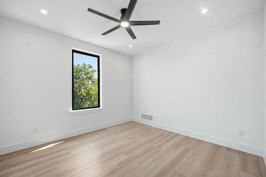 Spacious, unfurnished interior of a new home in , Dallas (Image 33).