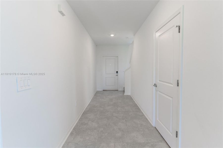 Spacious, unfurnished interior of a new home in Inman Groves, Winter Haven (Image 42). Spacious, unfurnished interior of a new home in Inman Groves, Winter Haven (Image 42).