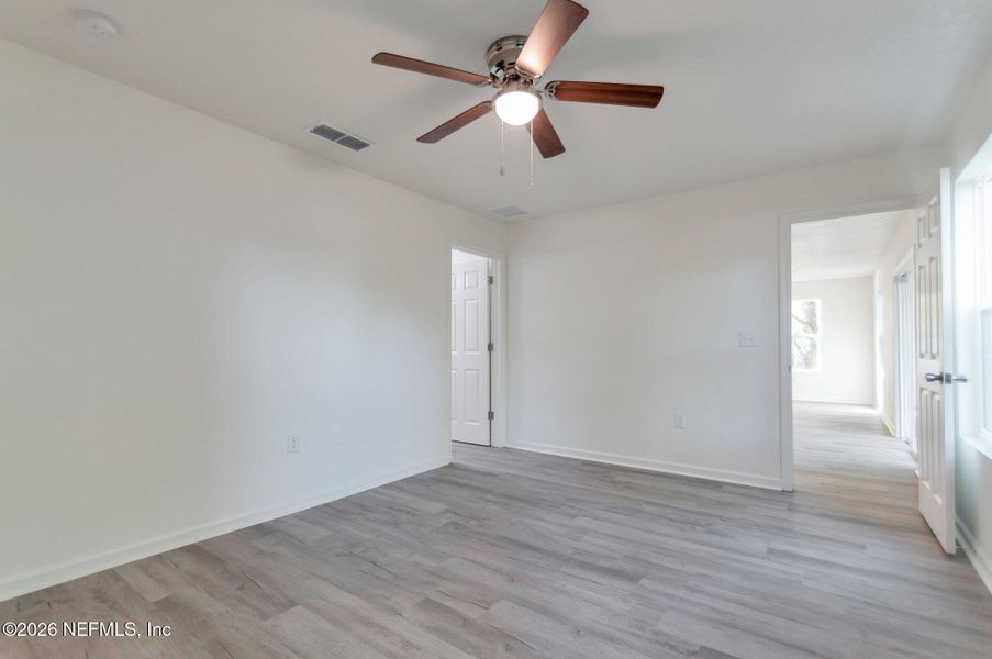 Spacious, unfurnished interior of a new home in , Jacksonville (Image 17).