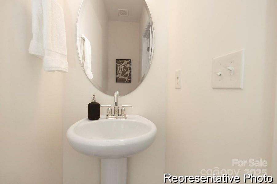 Image 25 of a home in Colvin Park.